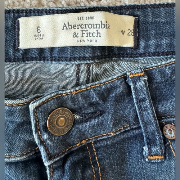 Abercrombie and Fitch Y2K dark wash low-mid rise skinny jeans size 6 or 28 - Picture 2 of 3